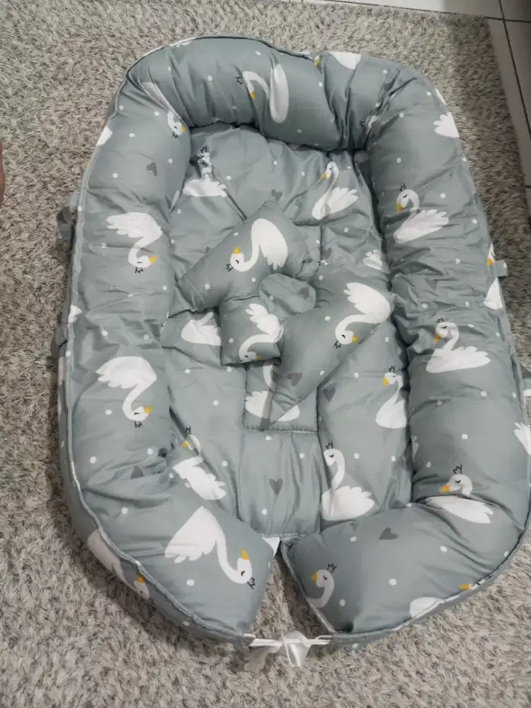 Tempat tidur bayi
