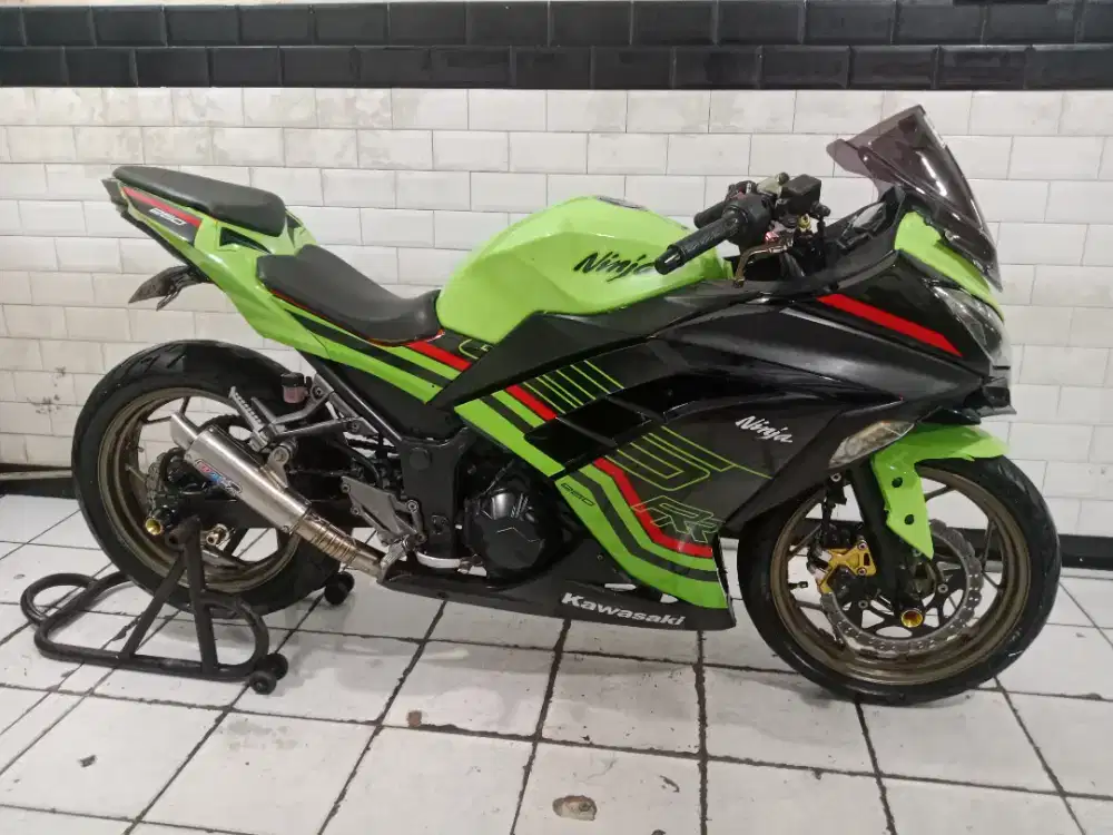KAWASAKI NINJA 250 FI 2014 LENGKAP BAGUS