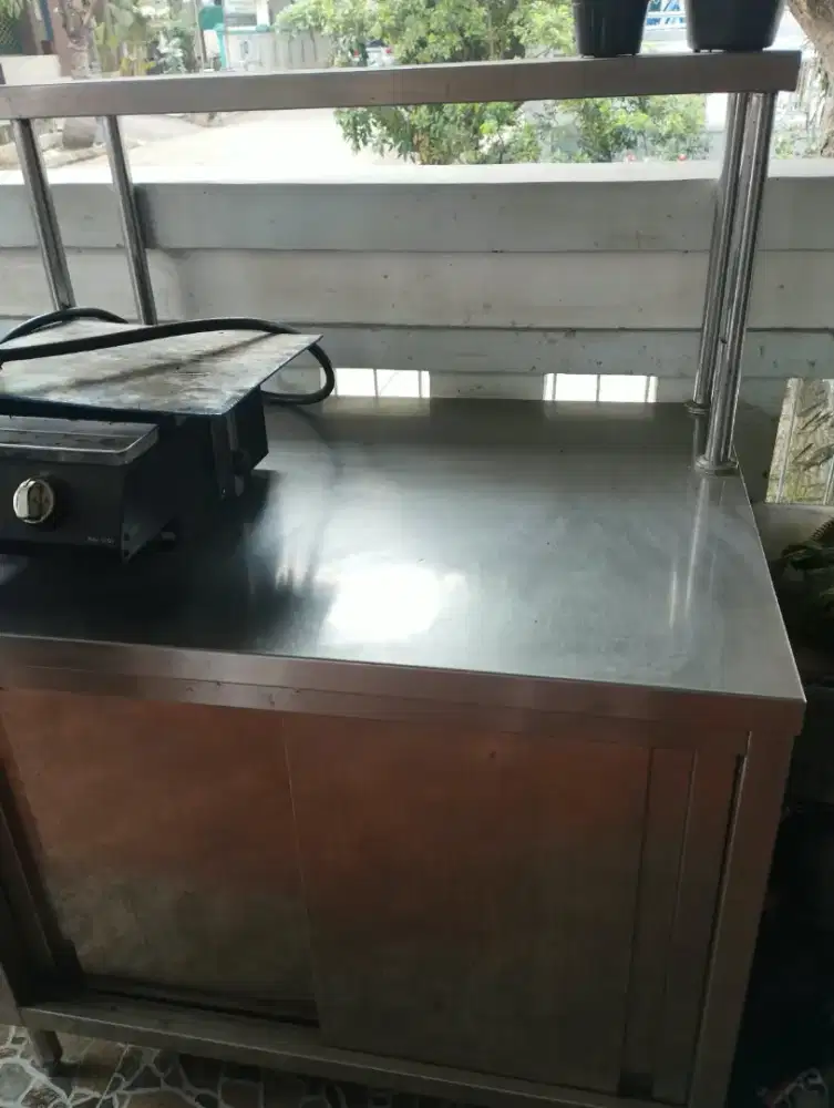 Meja stainles dapur