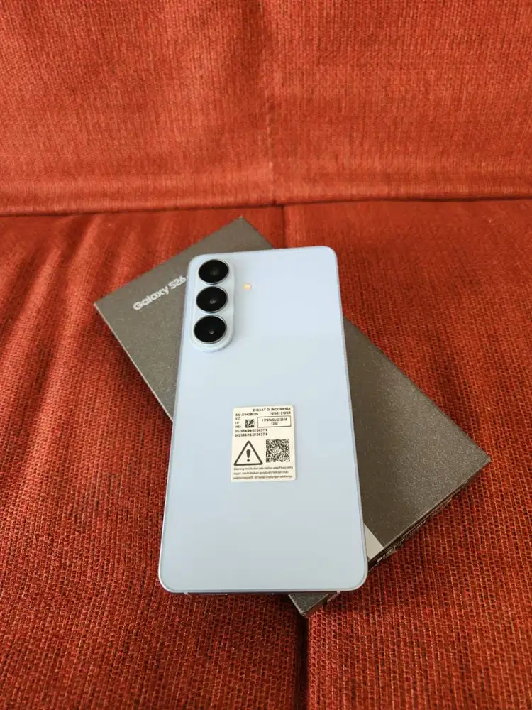 Samsung Galaxy S26 12/512gb like new on garansi