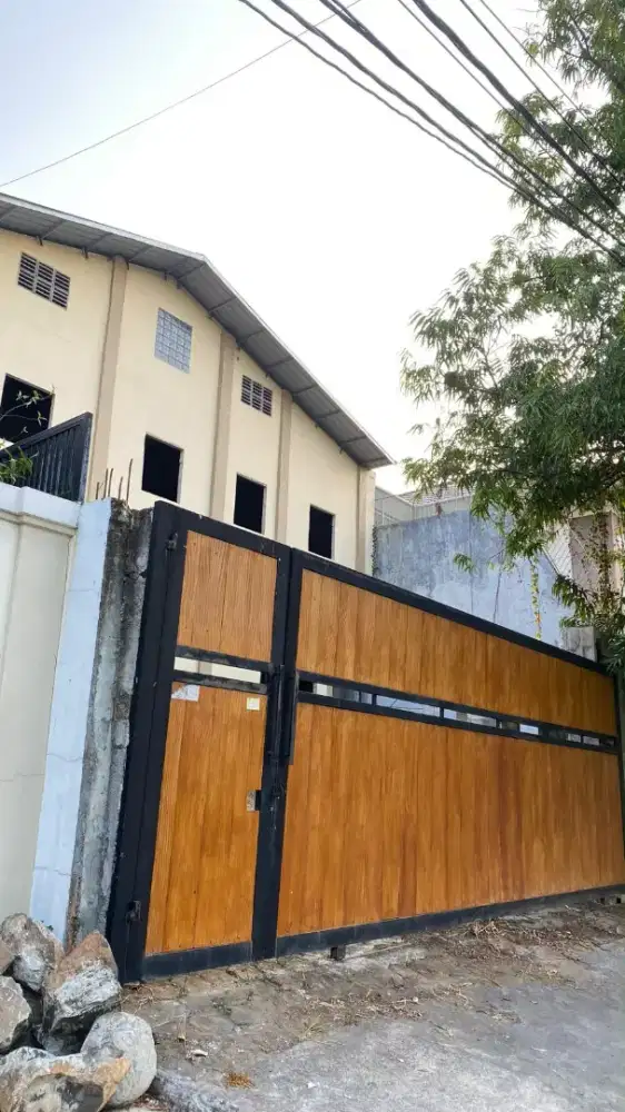 Disewakan Bangunan 2 lantai bisa untuk Kantor dan Gudang di Manyaran