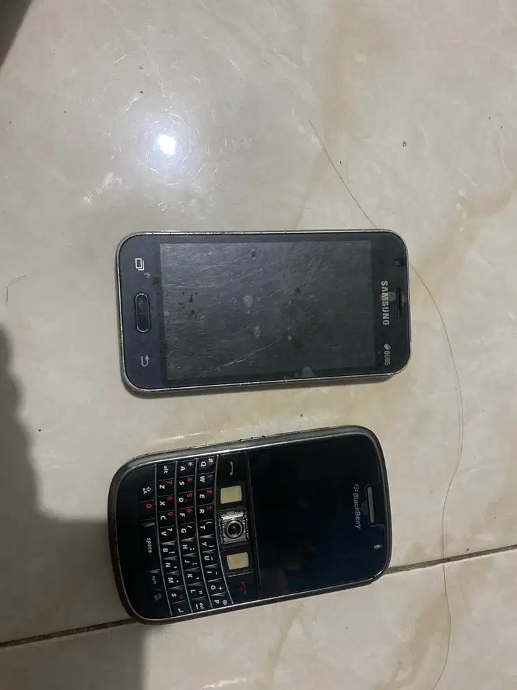 Jual hp jadul blackberry dan samsung j1 mini