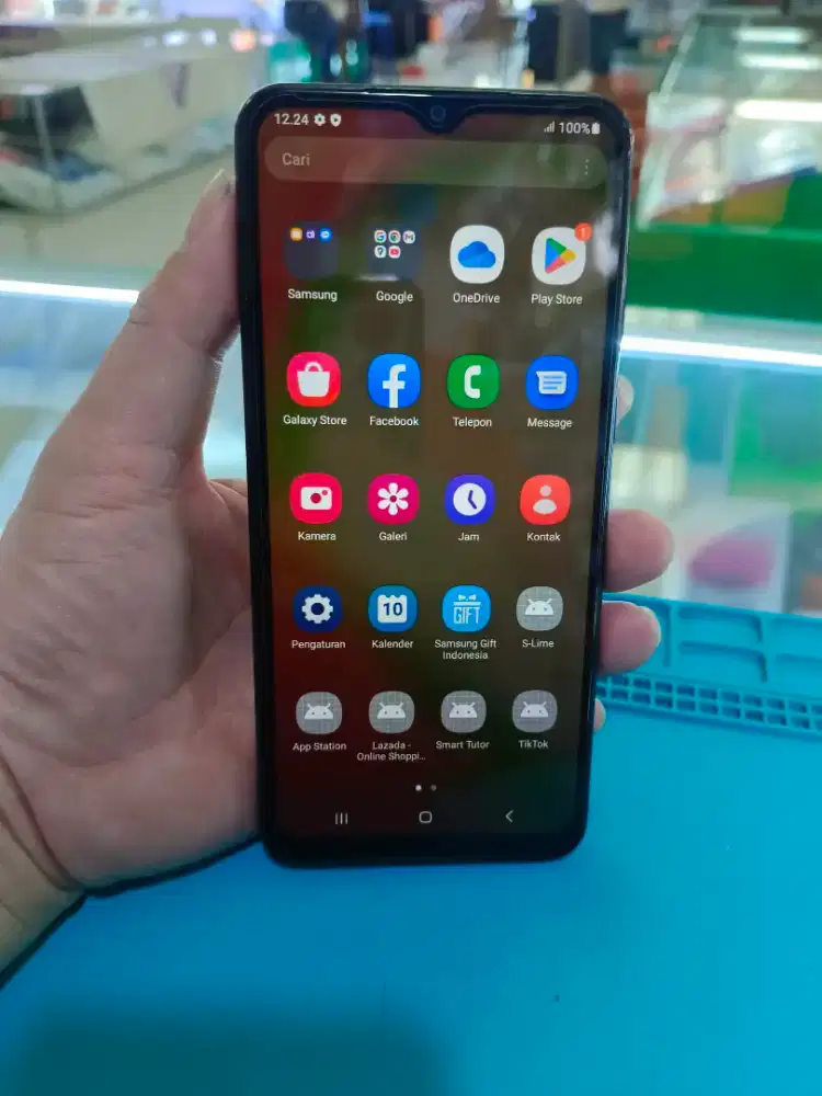 Jual handphone Android bekas Gal samsung A04. 4/64gb asli resmi(ready)