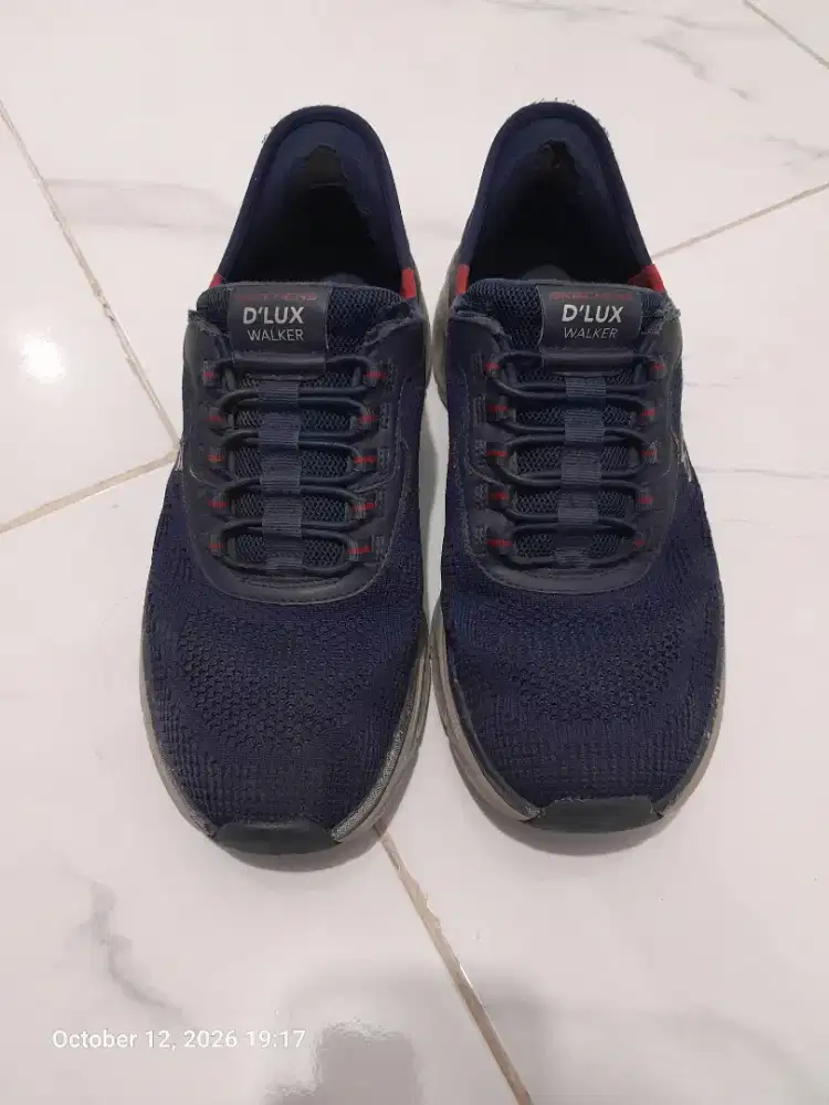 Jual Sepatu Skechers slip-uns D'lux walker 2.0 second size 42
