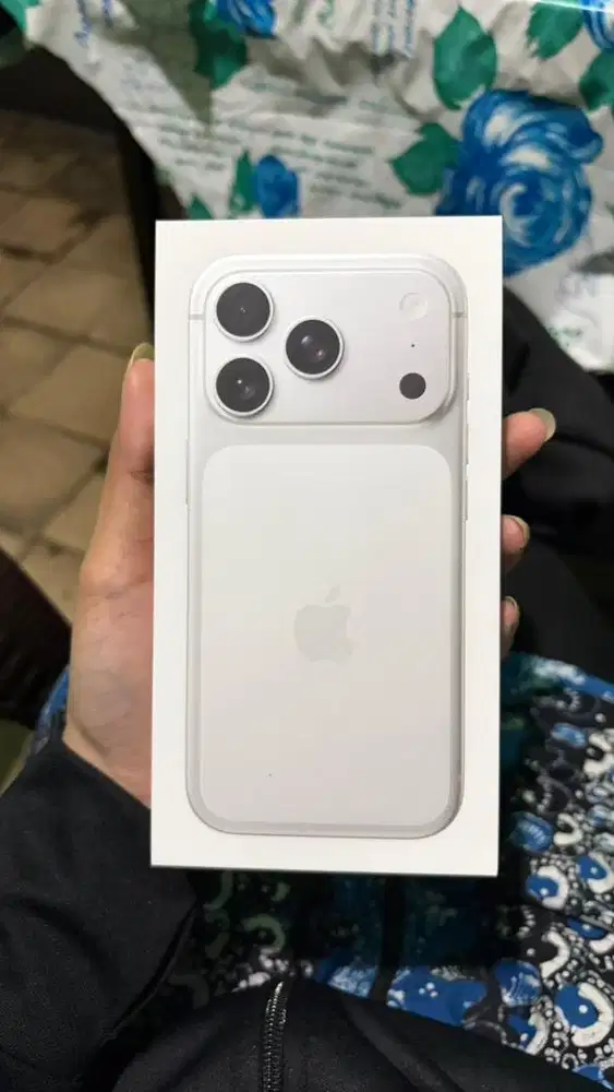 IP 17 PRO SILVER 256GB BARU