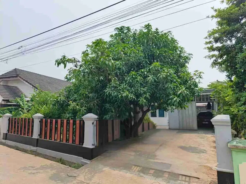 Dijual rumah cantik dengan halaman luas di jalan Sirna Raga, Kemuning Palembang