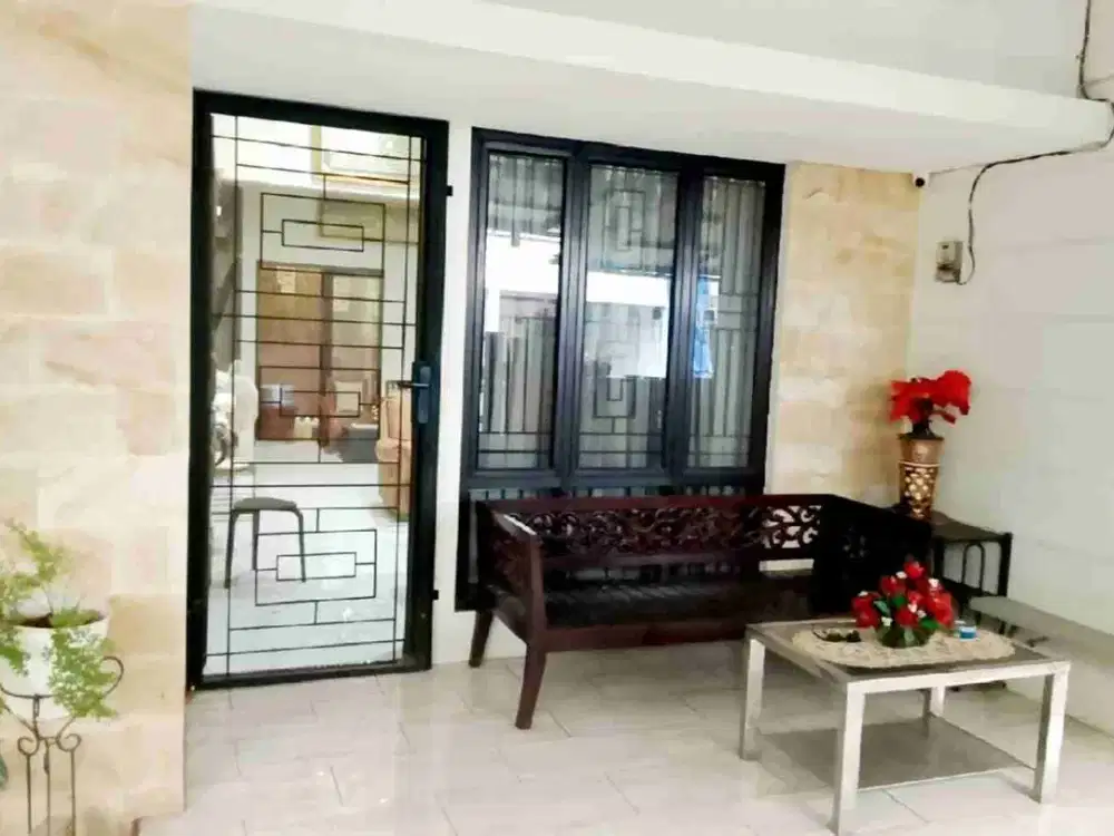RUMAH CANTIK TERAS LUAS DI KENCANA LOKA, BSD TANGSEL