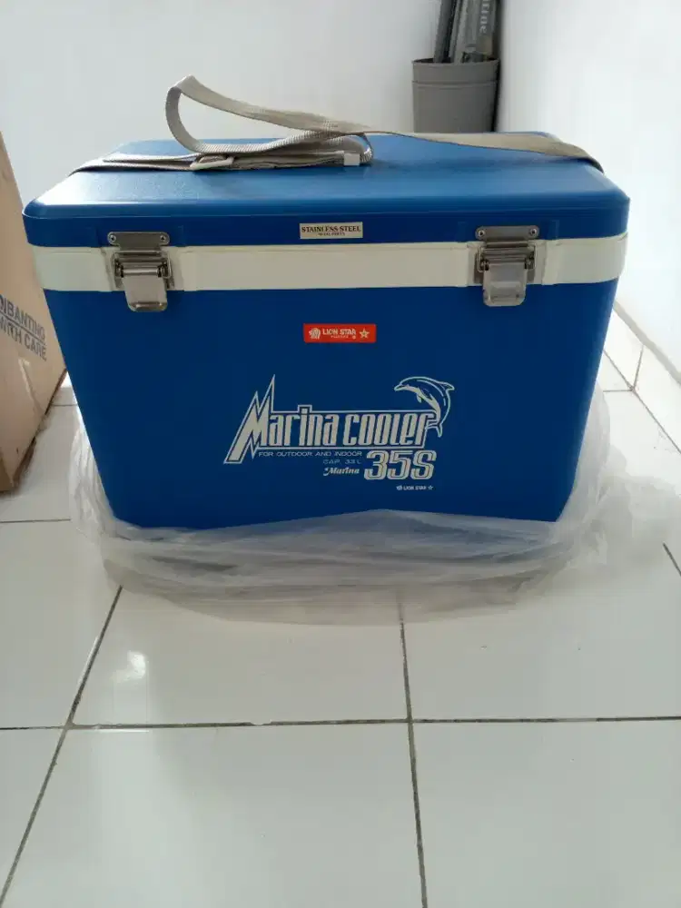 Cooler box lion star Marina 35 S kapasitas 33 liter seperti difoto