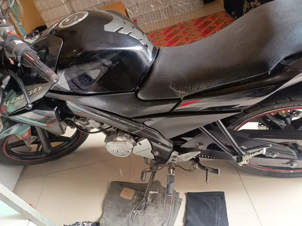 Vixion 2015 Hitam