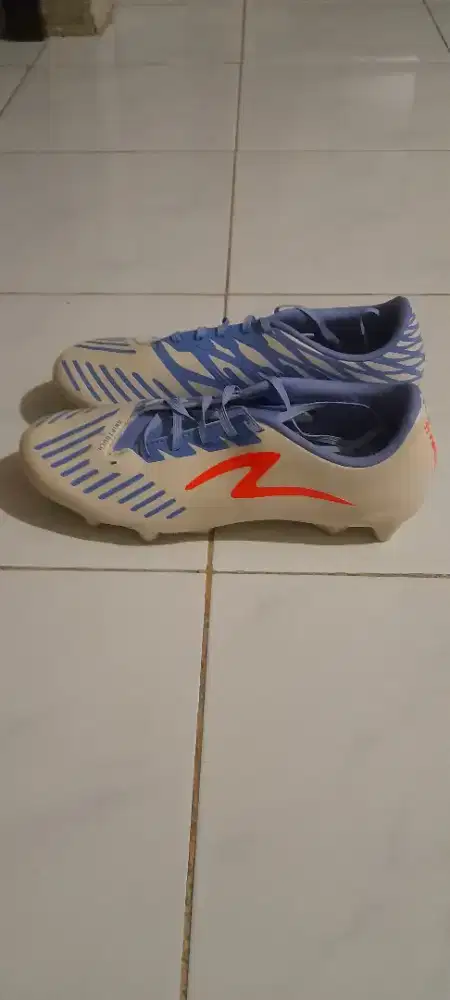 Sepatu specs hydra