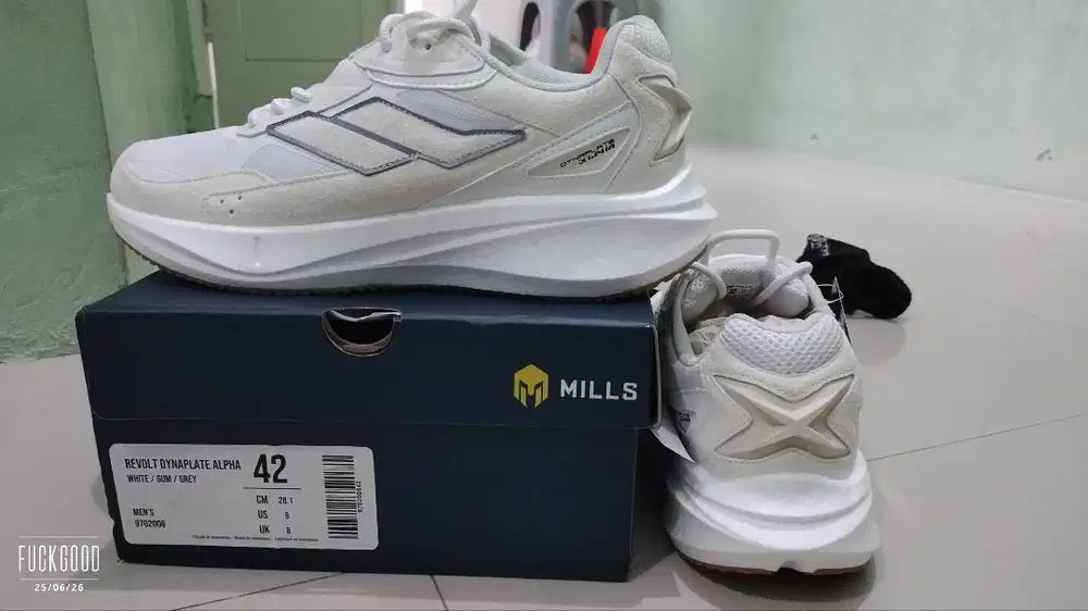 Sepatu mills uk 42