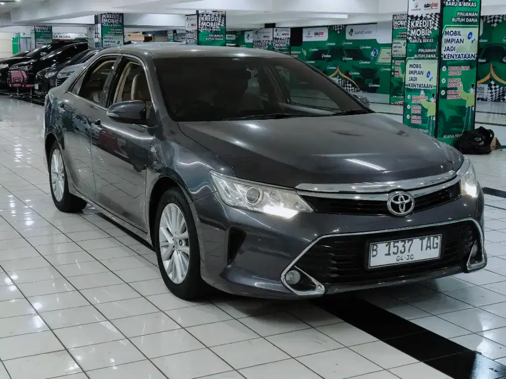 Toyota Camry V 2.5 Facelift 2018 Abu-Abu Matic / AT ISTIMEWA BOSS !!