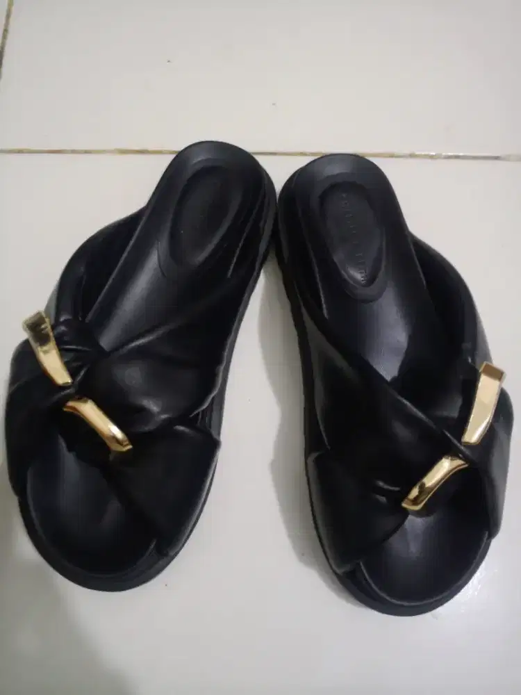 Dijual Sandal Charles & Keith Wanita Original Style – Hitam