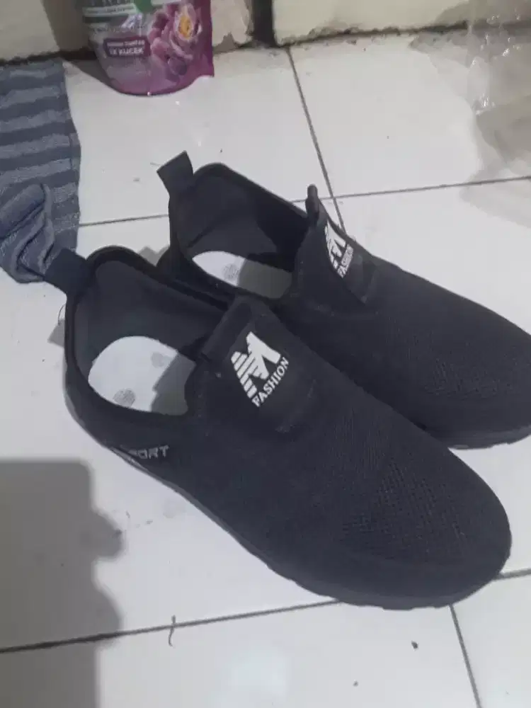 sepatu masih mulus No40