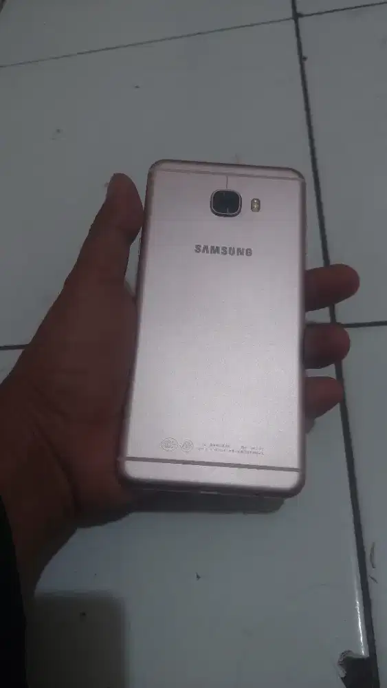 Samsung c7000 ram 4 gb spesifikasi lebih lanjut cek Google aja