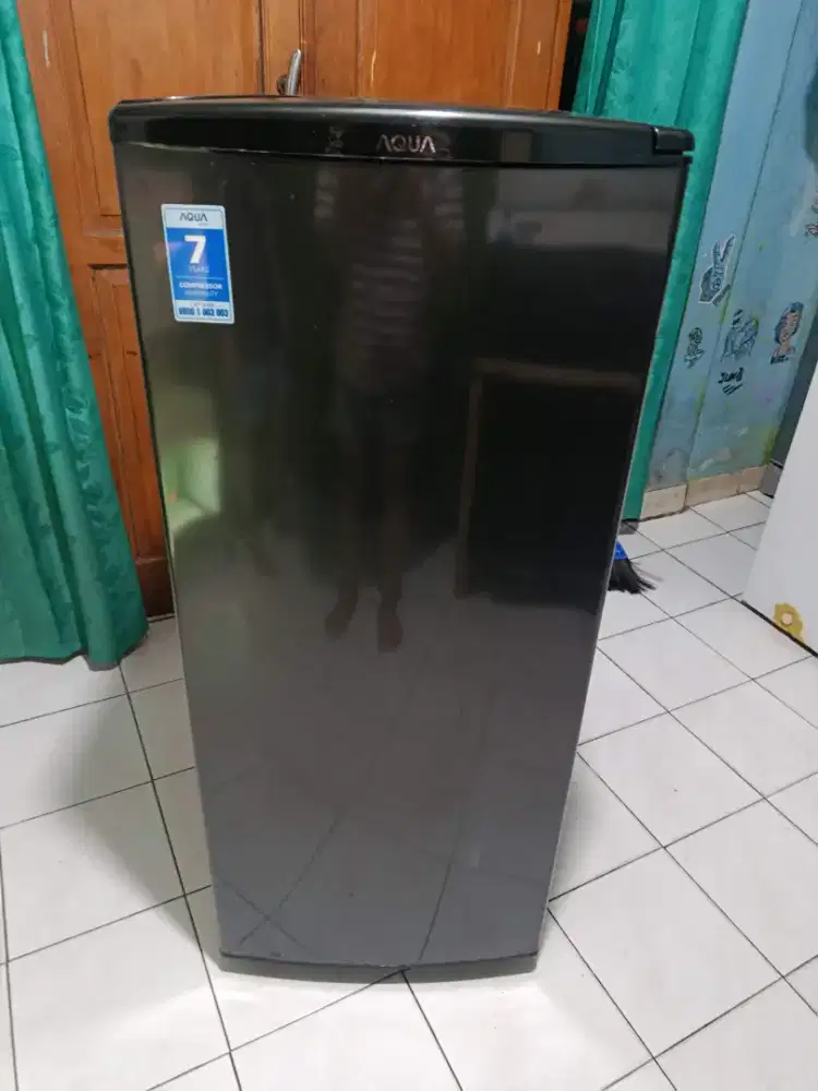Frezzer RAK merek AQUA 6 RAK