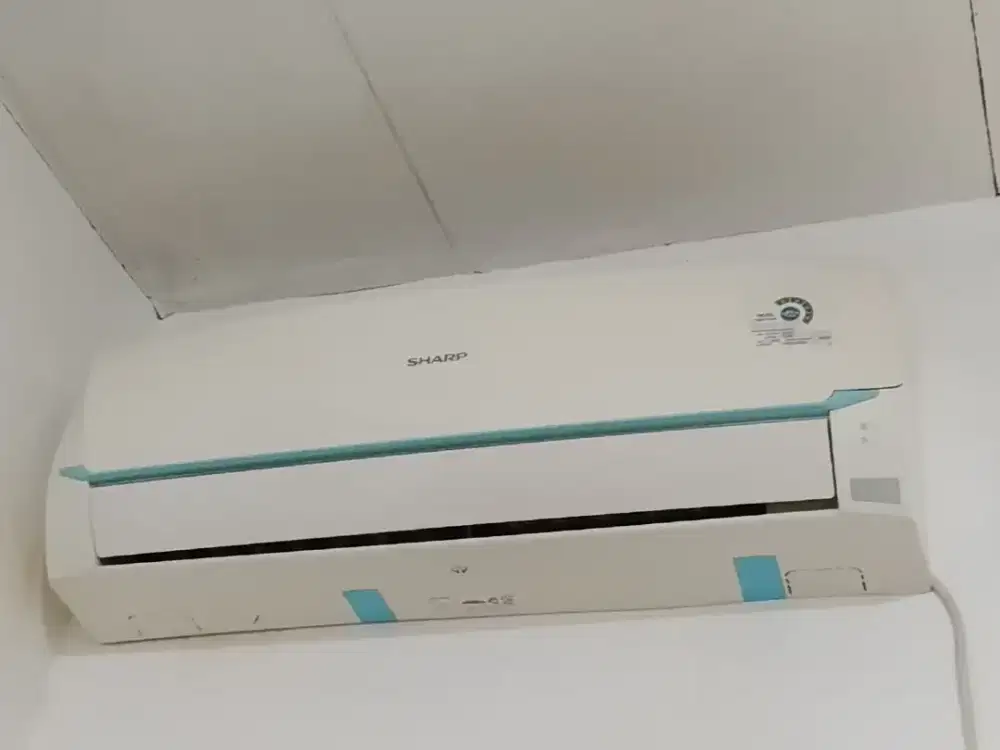 Dijual AC merk SHARP 1,5 PK kondisi bagus