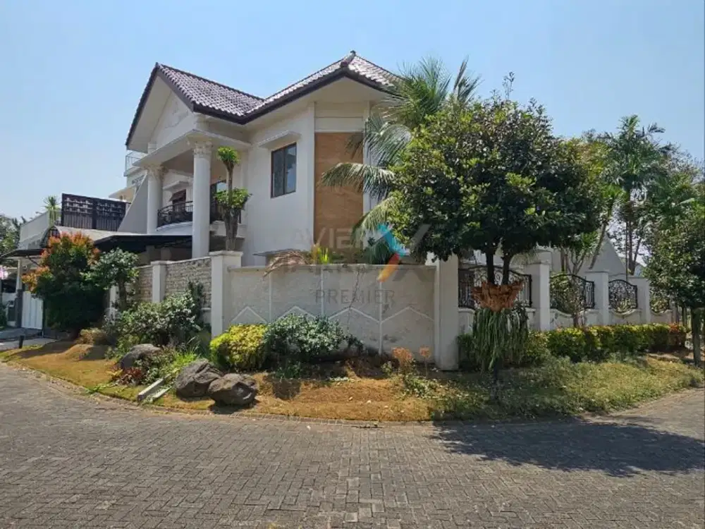 Dijual Rumah Megah di Villa Golf Boulevard, Araya Malang