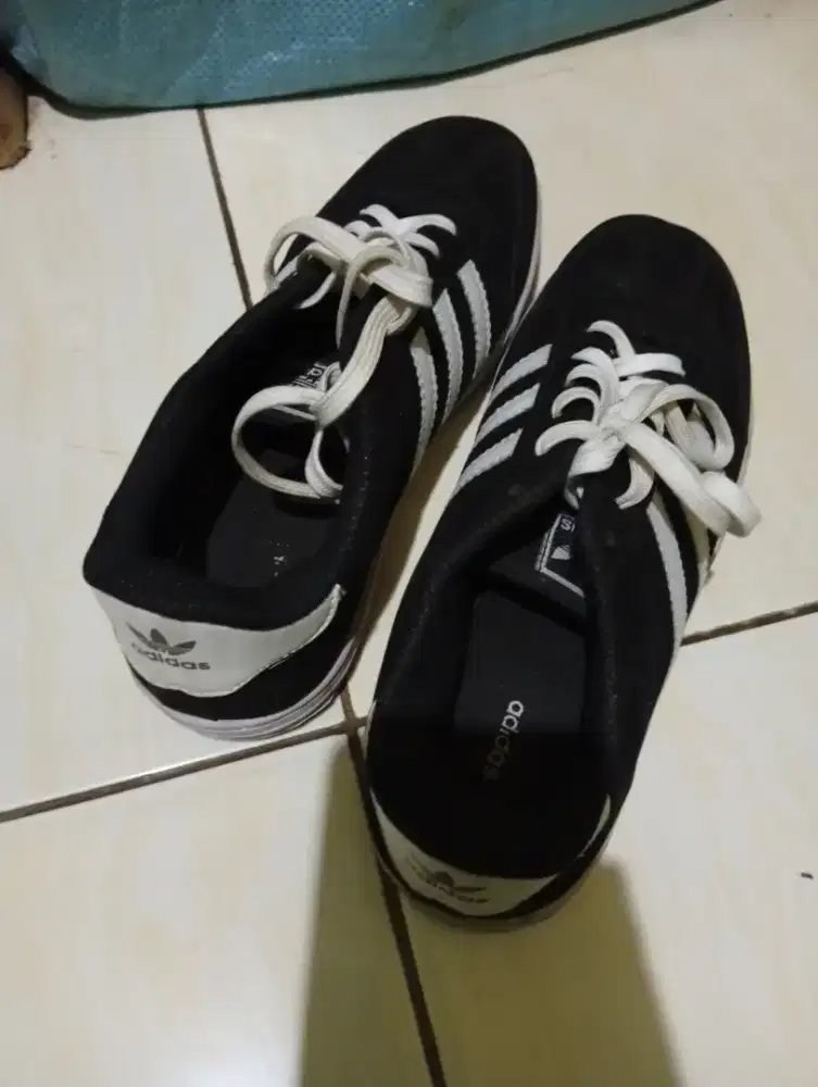 Sepatu bekas pria