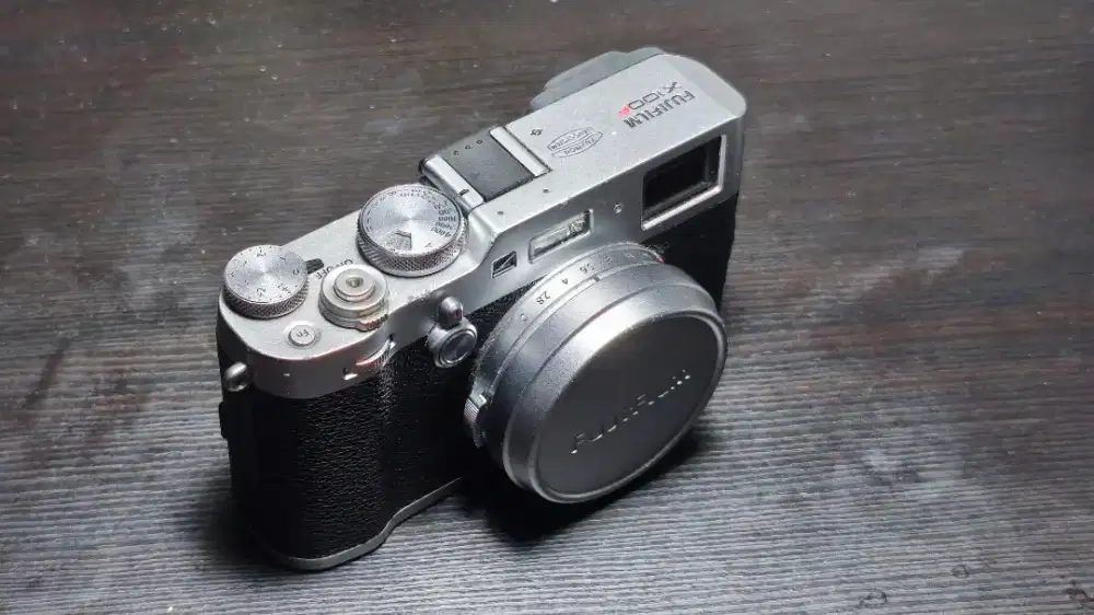FUJIFILM X100F – 24.3MP APS-C | FIXED LENS 35MM F/2