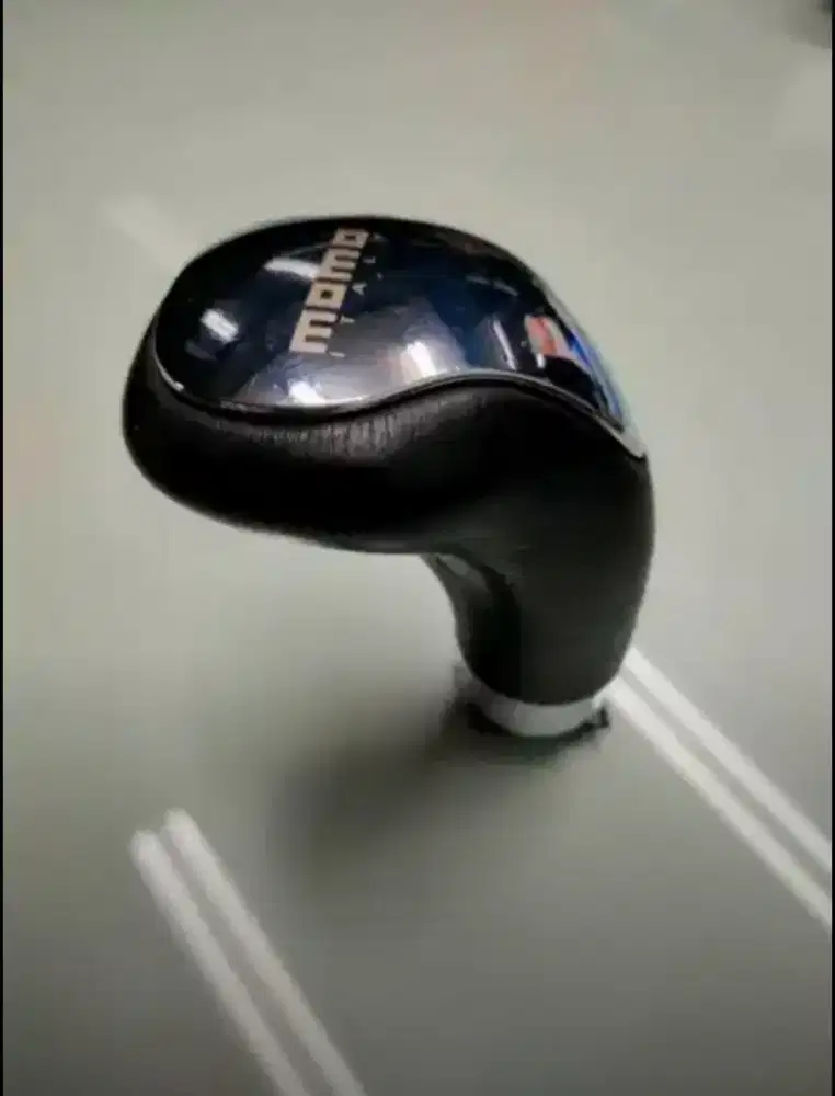 Shift Knob Momo Italy ( Asli ) - Kulit Asli - Tampa Cacat