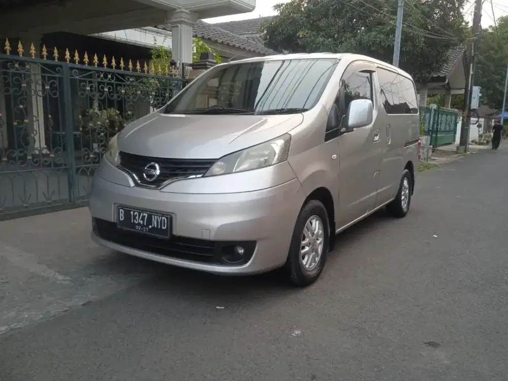 Nisan evalia XV2012. At