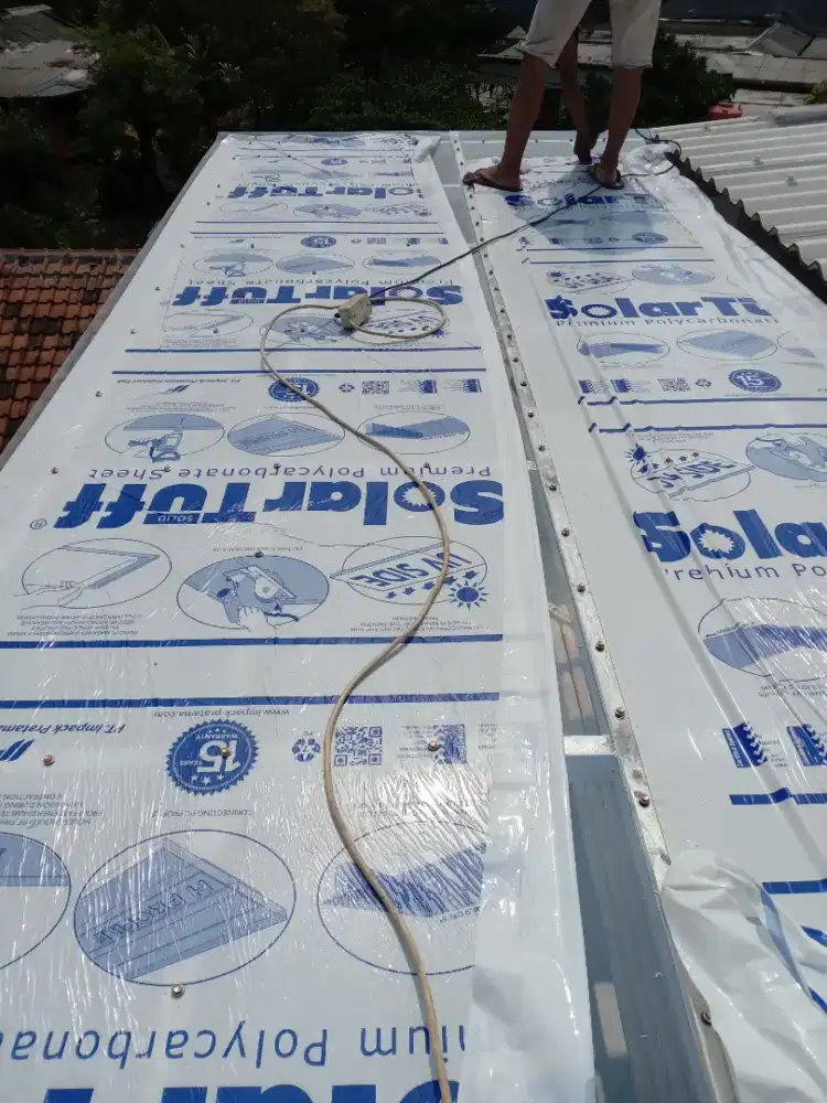 Kanopi transparan solarplatt