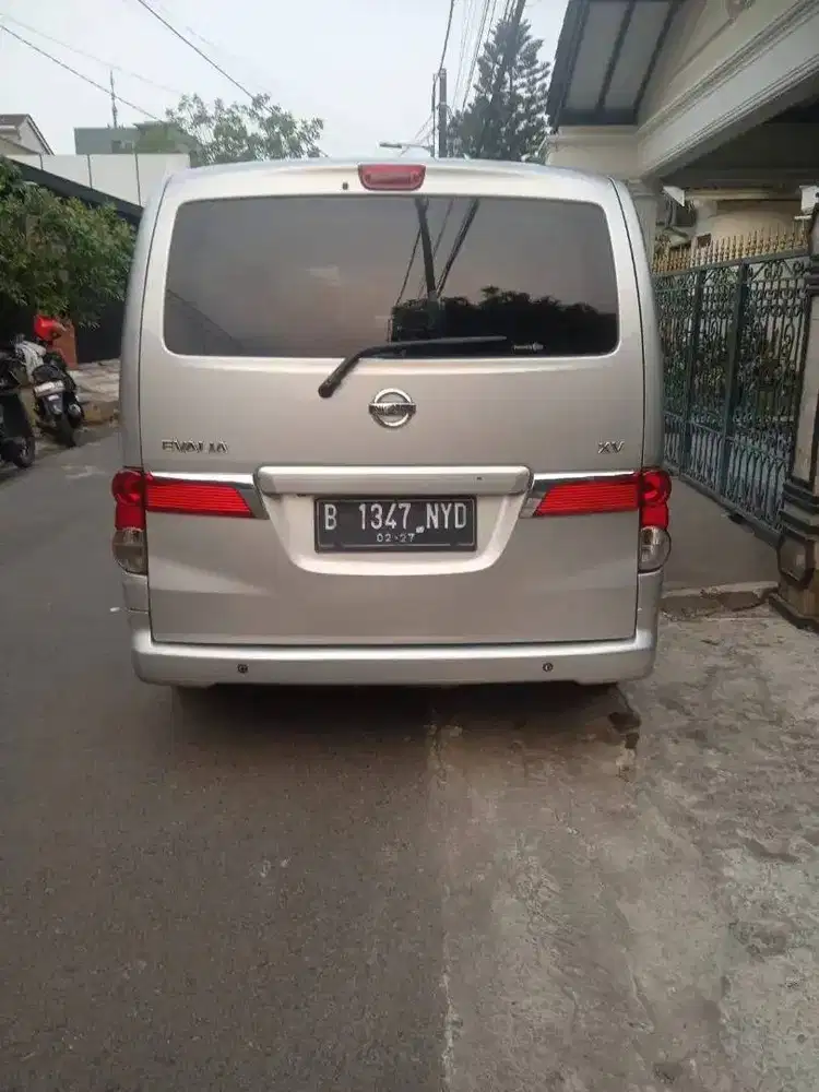 Nisan evalia XV 2012 Matic AT