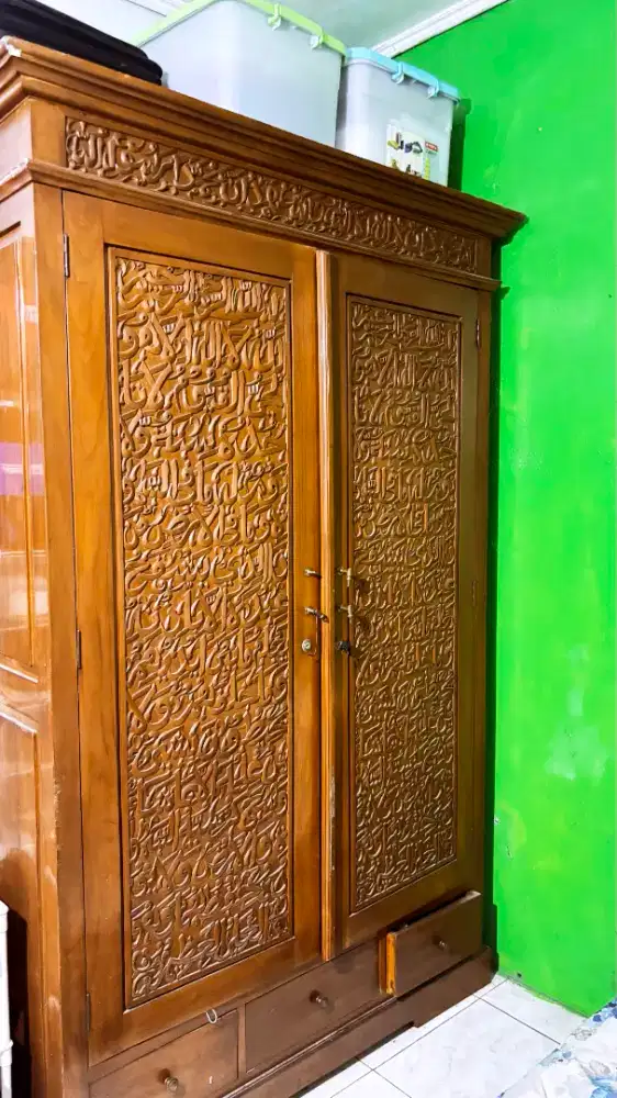 Lemari Pakaian Kayu Jati