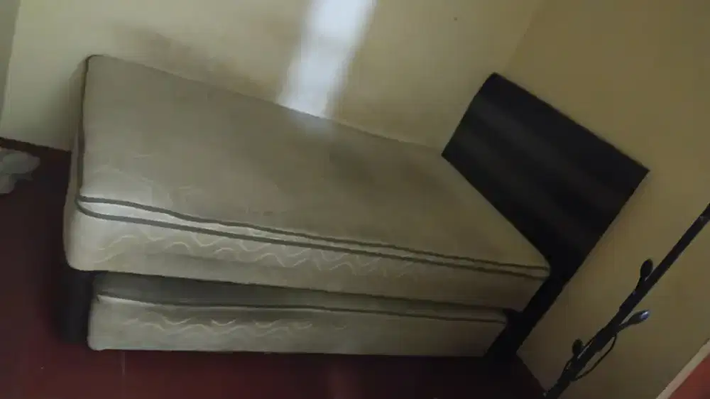 Dijual tempat tidur 2 tingkat geser