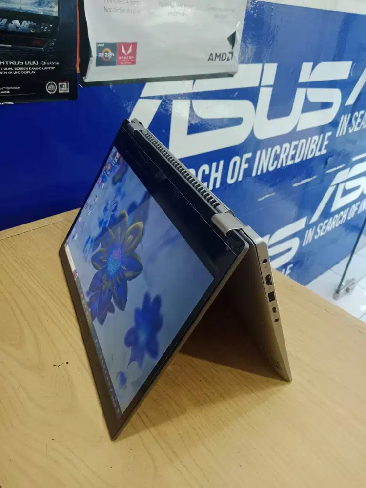 DIJUAL TOUCHSCREEN LAPTOP LENOVO YOGA 520 CORE i5 RAM 8GB  SSD 256GB