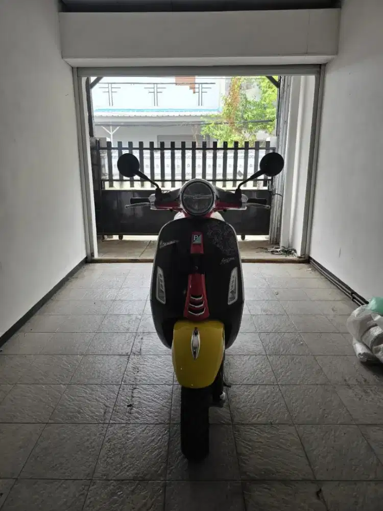 Vespa primavera iget 150 mickey mouse limited edition
