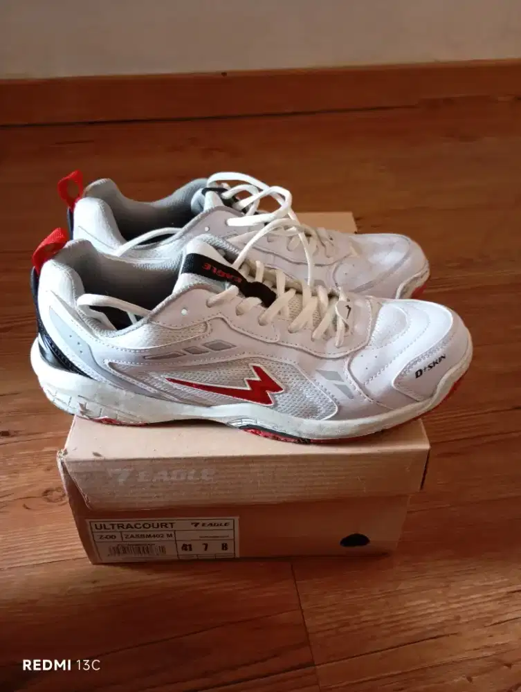 Sepatu badminton Eagle