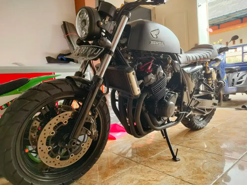 Honda cb 400 super four brembo edition