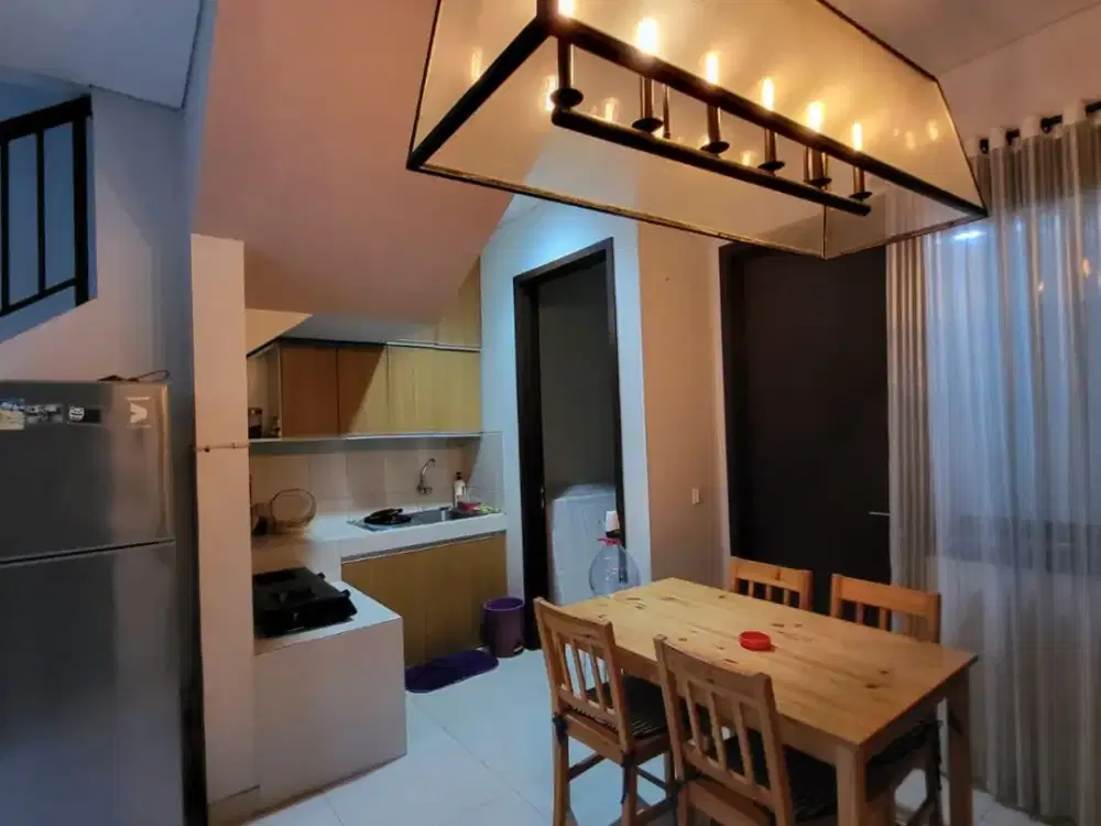 Jual Rumah 3 Lantai di Regent Town BSD City — Depan ICE BSD