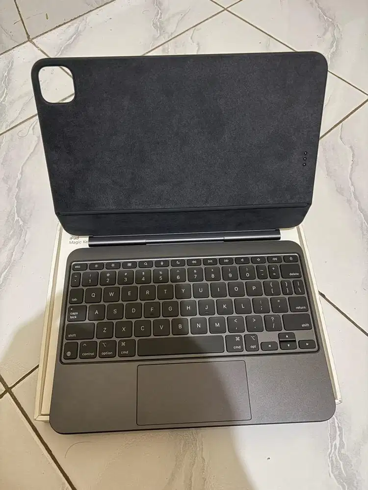 DIJUAL MAGIC KEYBOARD IPAD PRO