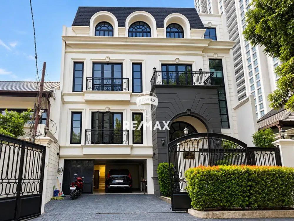 DIJUAL RUMAH MEWAH 4 LANTAI+MEZZANINE MODERN AMERICAN CLASSIC DI KEBAYORAN BARU JAKARTA SELATAN