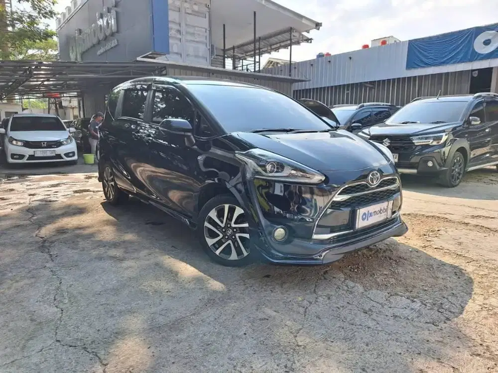 Toyota Sienta Q AT 2017 Hitam Type Tertinggi
