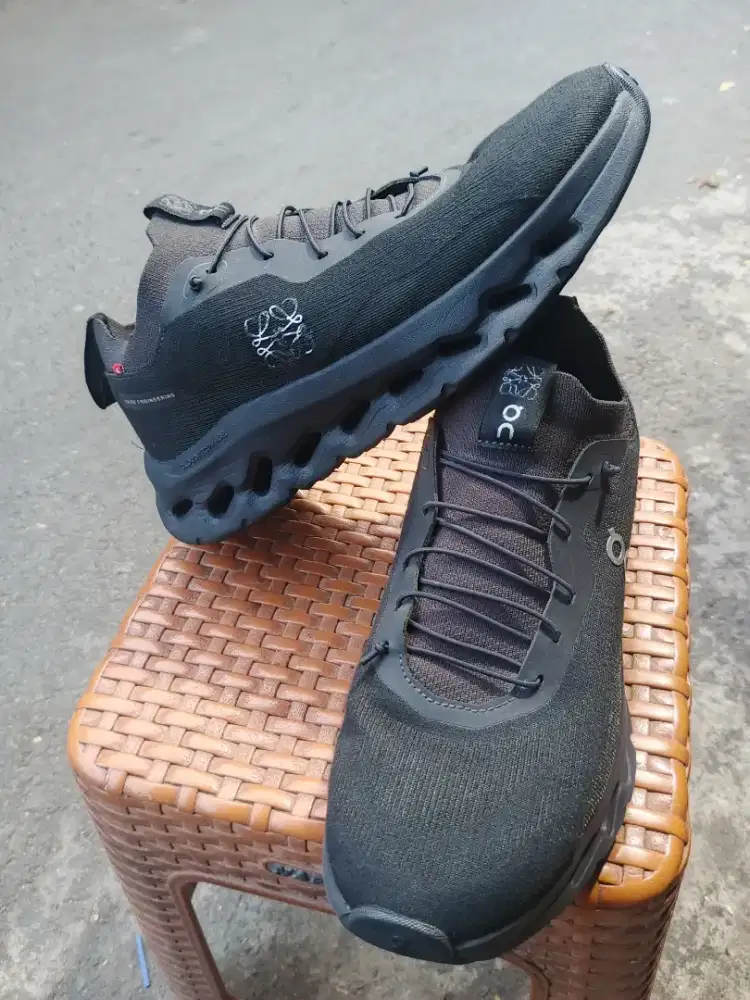 Jual sepatu onclodtilt loewe triple black size 43 original