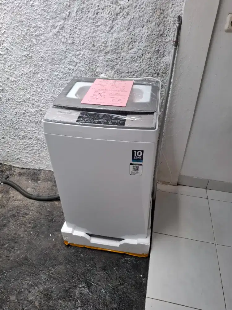 Electrolix Mesin cuci top load EliteCare 300 7.5kg 900 rpm
EWT7588H1WB