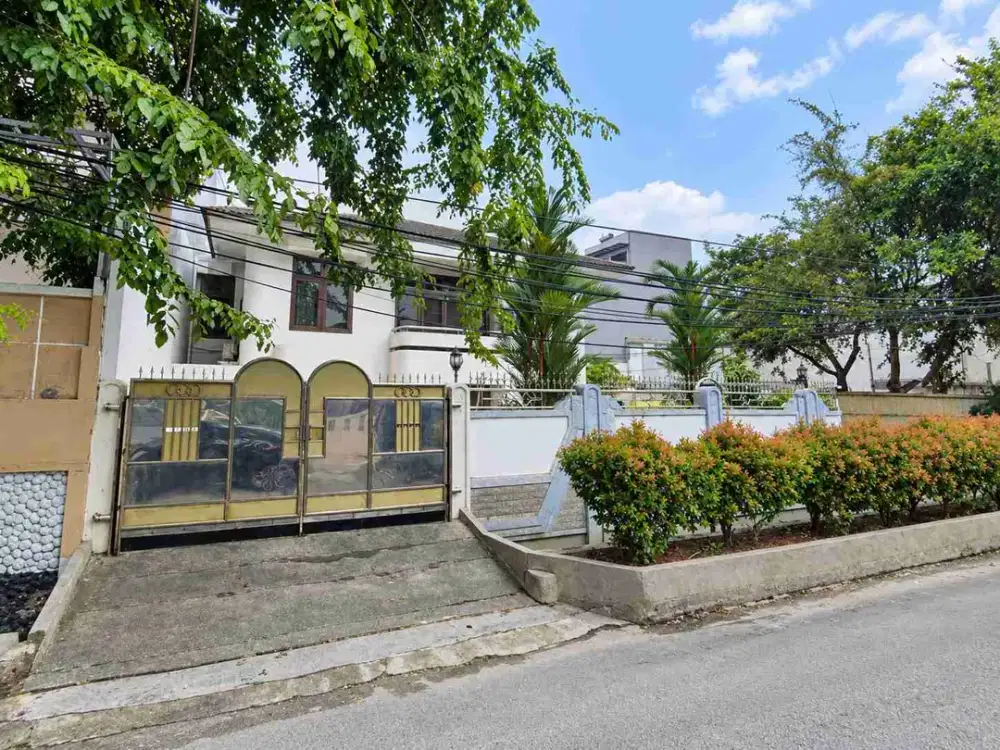 RUMAH MEWAH 2 LANTAI TAMAN RATU ROW JALAN 3 MOBIL DEKAT CENTRAL PARK MALL JAKARTA BARAT