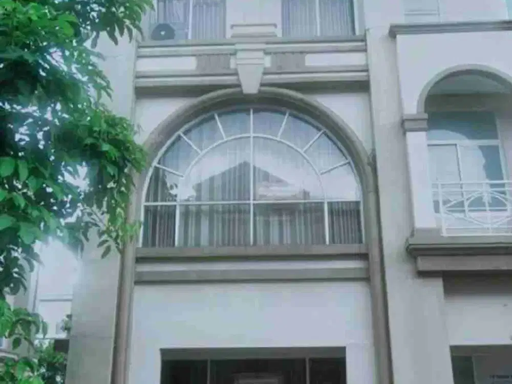 Di Sewakan Ruko Hook 3 lantai di blok RRG (Ruko Rose Garden) Grand Galaxy City, Ruko Sudah ada Sekat nya