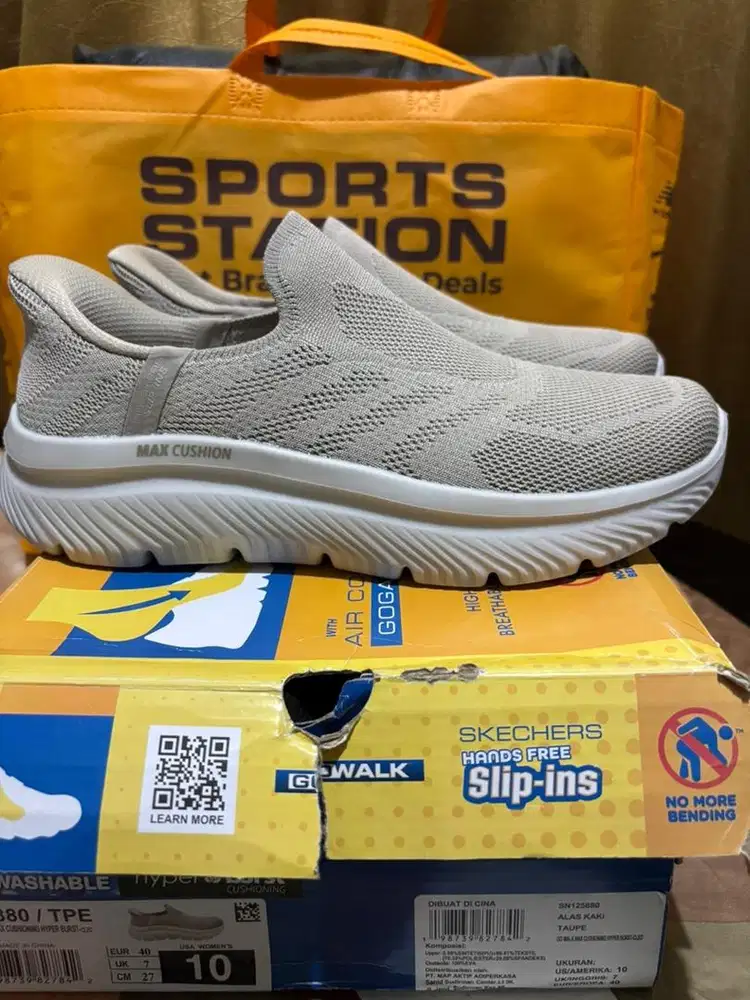 Sepatu skecher walking