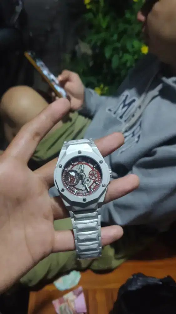 JAM HUBLOT MULUS NEGOIN AJA