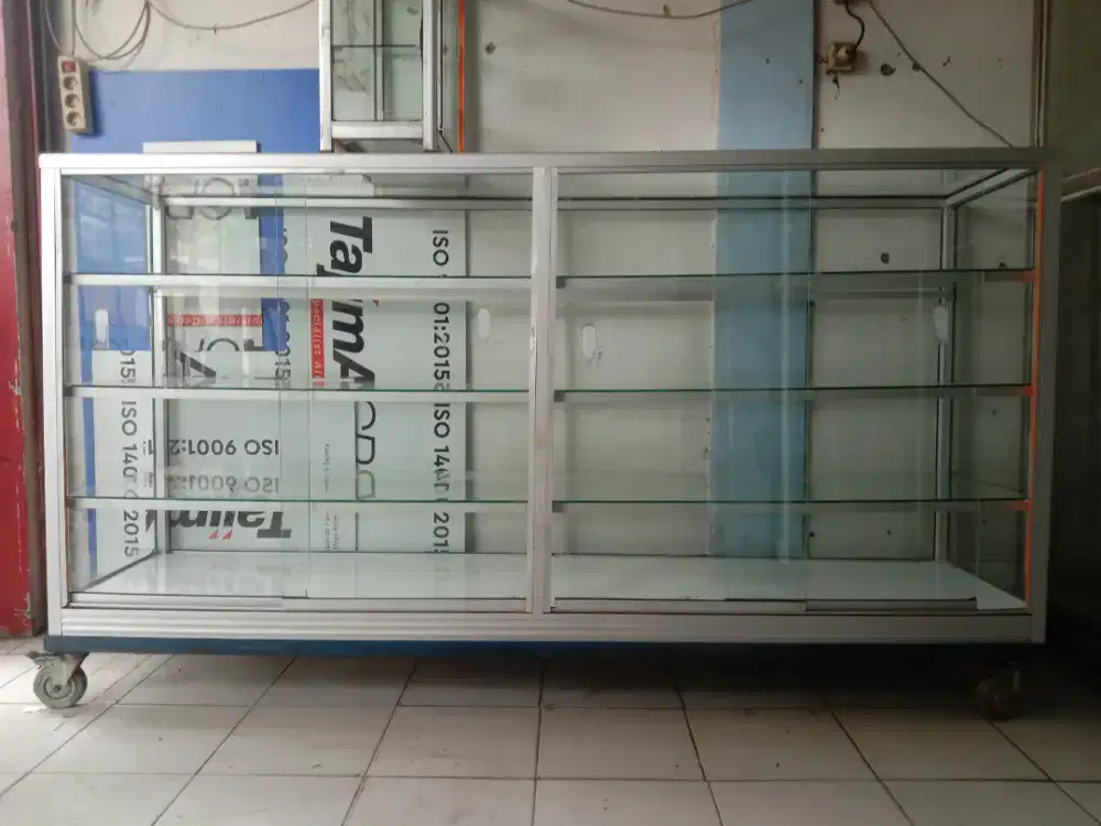Kaca etalase second
