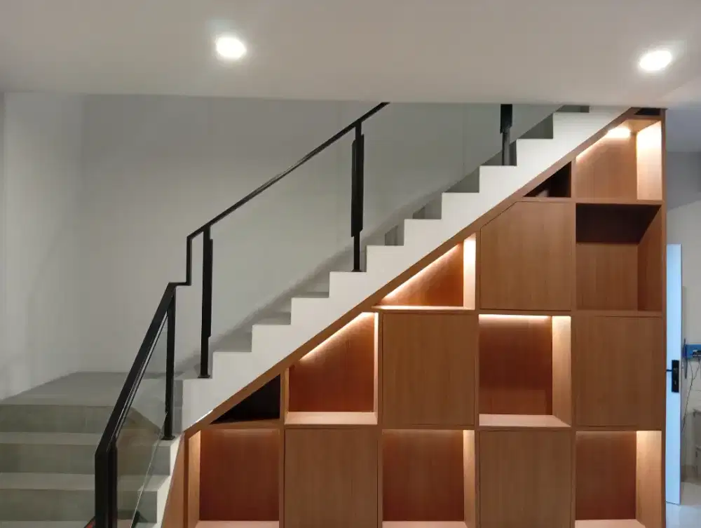 Kabinet Bawah Tangga Dekorasi custom