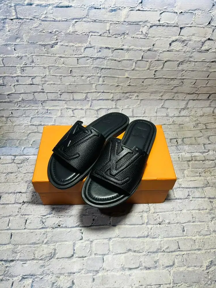 Sendal Louis vutong size 40