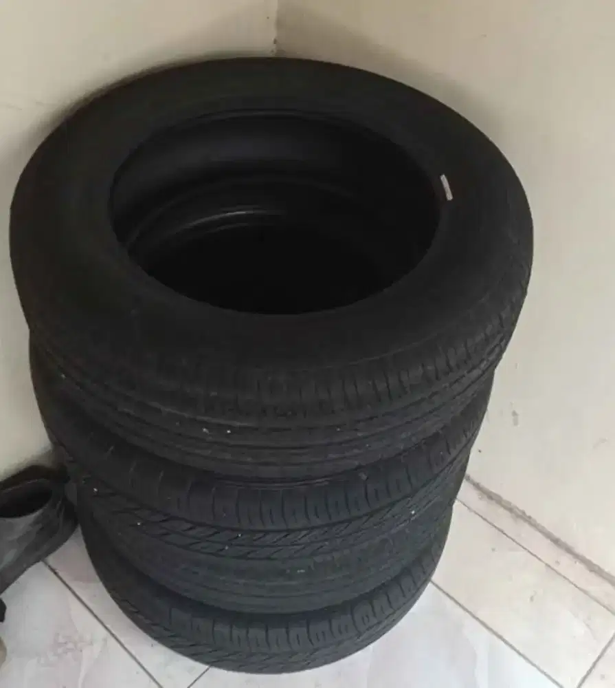 Ban mobil Ring 14 layak pakai