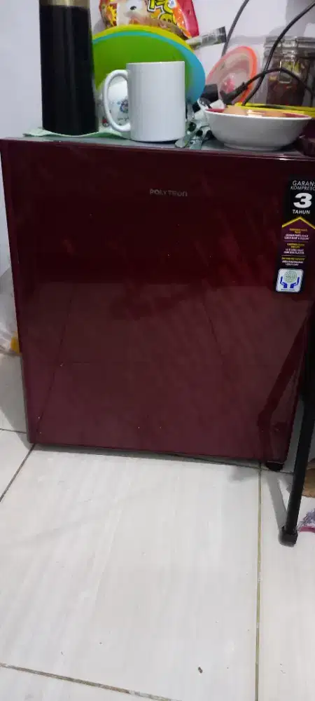 Kulkas minibar polytron