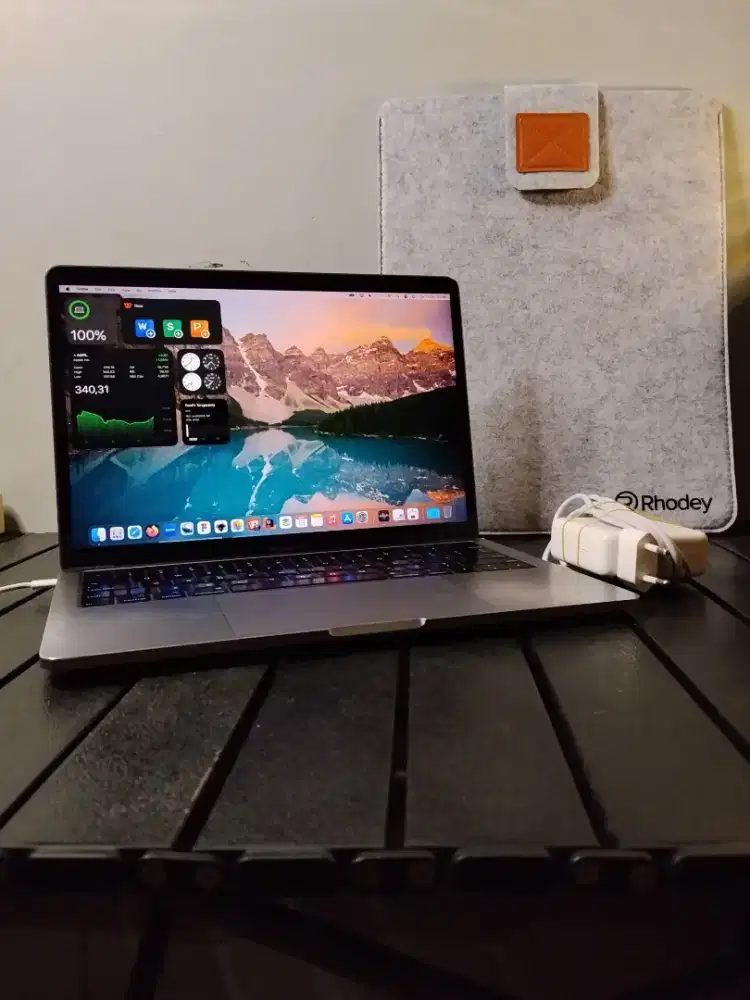 Macbook Pro 2019 8/256 TouchBar Four Thunderbolt i5 13 Inch Space Grey